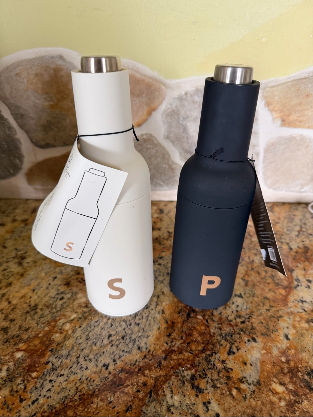 White and Black Electric Salt & Pepper Grinder Set